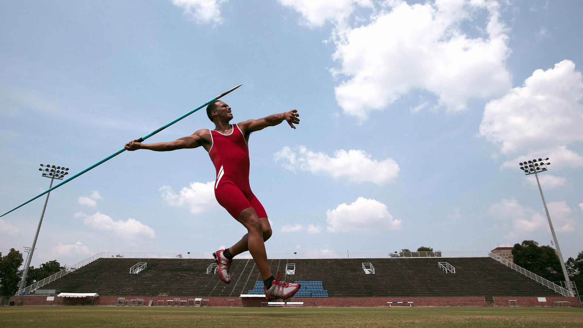 九游游戏-“跑酷选手勇闯东安湖体育公园，极限运动燃爆全场”