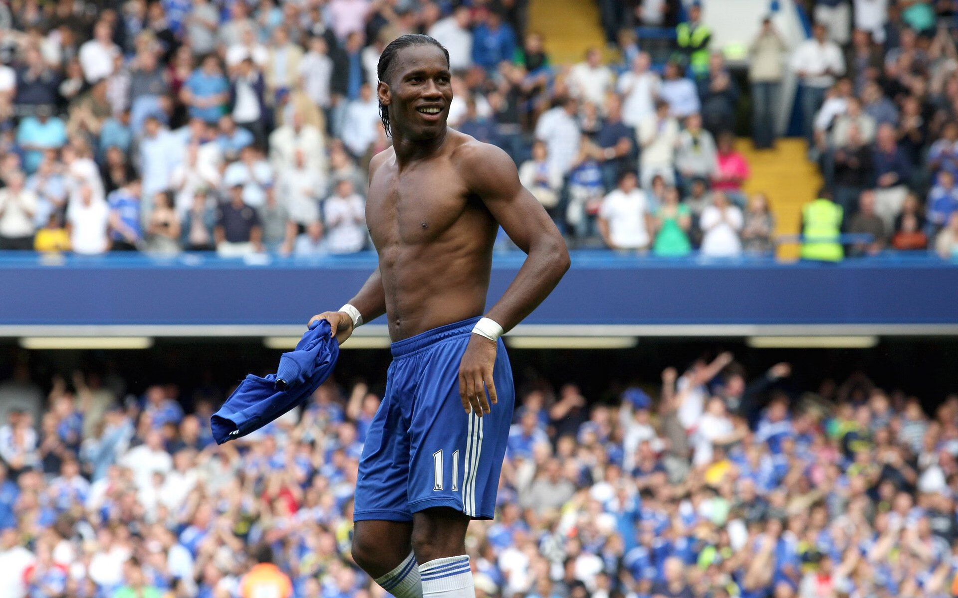 “电动冲浪：马鞍山赛场极速与环保并行，观众热血沸腾”