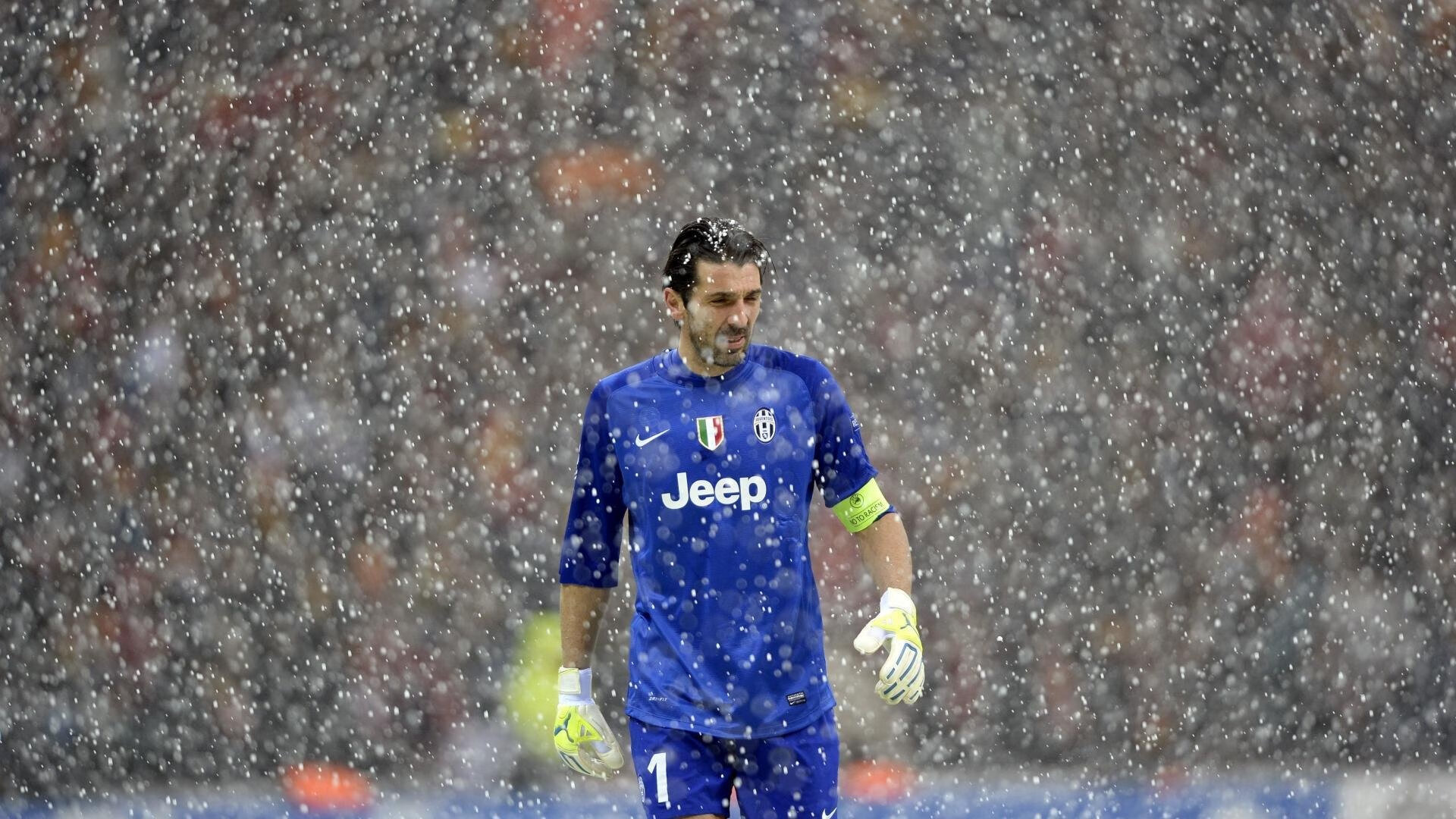 女篮姑娘用汗水赢得荣耀